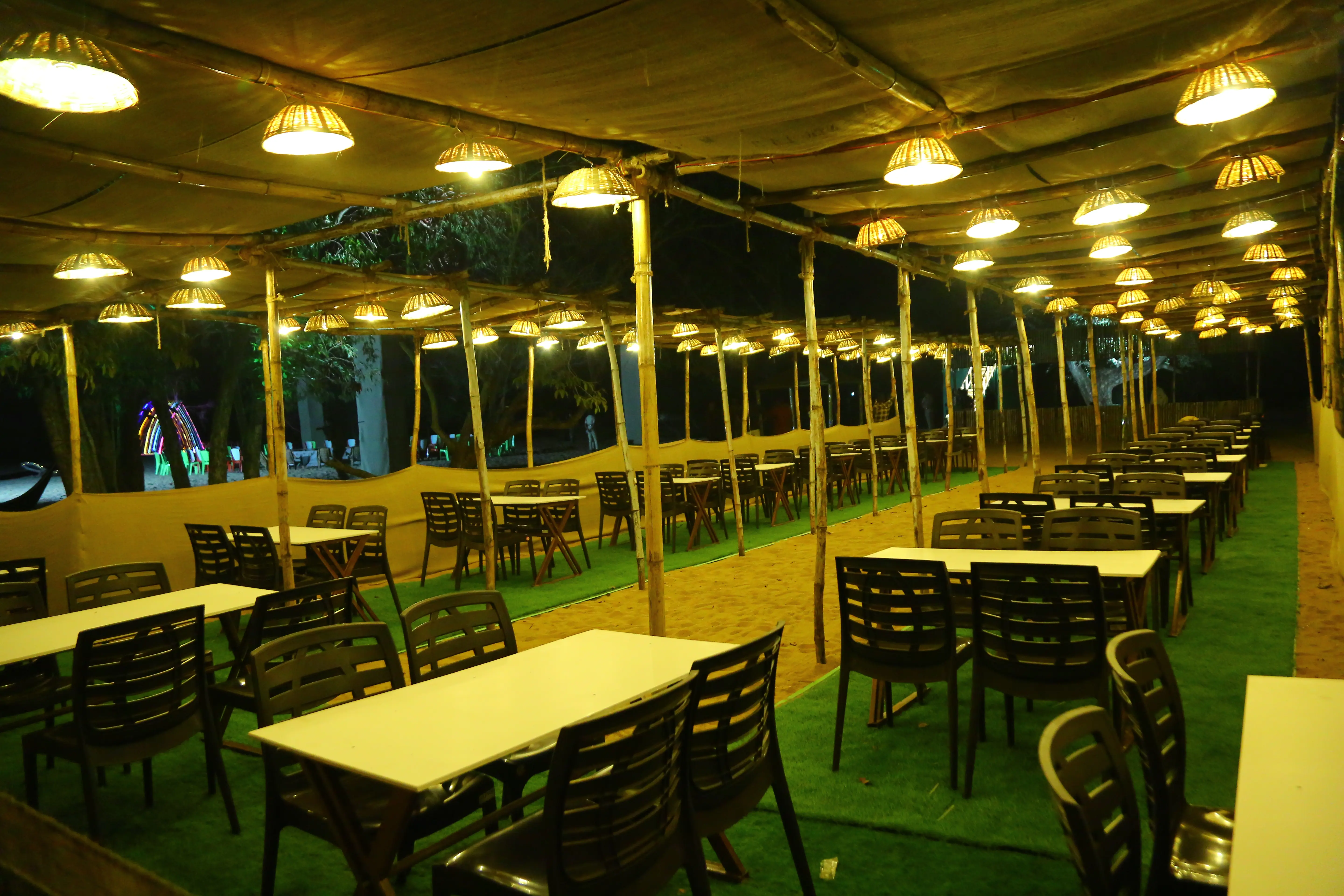 Riverside dining and campfire dinner